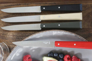Couteau de table Opinel Bon Appétit Bois n°125 lame 11cm en inox manche en charme noir