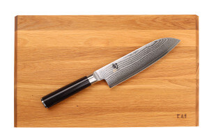 Coffret 1 couteau santoku Kai Shun Classic 18cm + 1 planche en bois KAI offerte