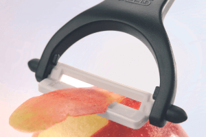 Eplucheur Gefu Ceramo en céramique noir