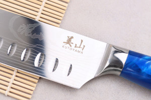Couteau santoku alvéolé 17cm Kutoyama Blue Wave