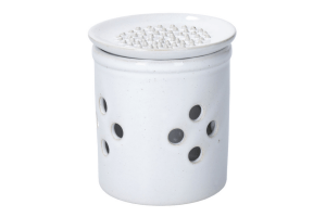 Boîte de conservation d'ails KitchenCraft Idilica en grès crème + couvercle à râpe intégrée