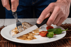 Couteau de table Arcos Nova lame dentée 11cm manche noir