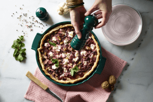 Plat à tarte Peugeot Appolia en céramique vert forêt diamètre 30cm
