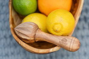 Presse agrume Bérard fait main en olivier 14cm