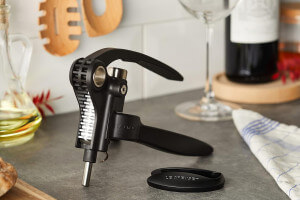 Tire bouchon à levier Le Creuset LM 250 noir avec coupe-capsule 