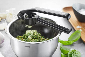 Presse-ail Gefu Presso en aluminium noir