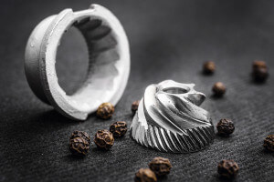 Moulin à poivre manuel Peugeot Festival 22cm en bois noir