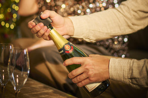 Coffret cadeau Peugeot Wine Essential coupe-capsule et bouchon à vin