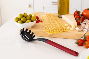 Louche à spaghetti Kitchen Aid en nylon 34cm