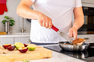 Spatule de cuisine ajourée Kitchen Aid en acier inoxydable 31,5cm