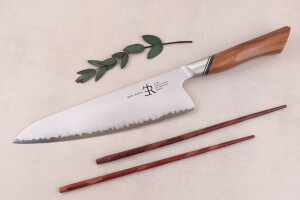 Couteau de chef 20,5cm Ryda Knives A-30 San Maï et manche en noyer
