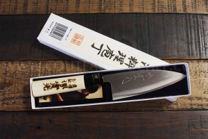 Couteau Ajikiri japonais artisanal JIKKO Tokusei 12cm Nihon Steel magnolia gravé
