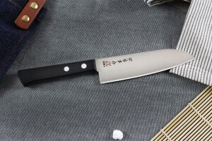 Couteau santoku japonais Kanetsugu Rev 21 lame 13.5cm micro dentée
