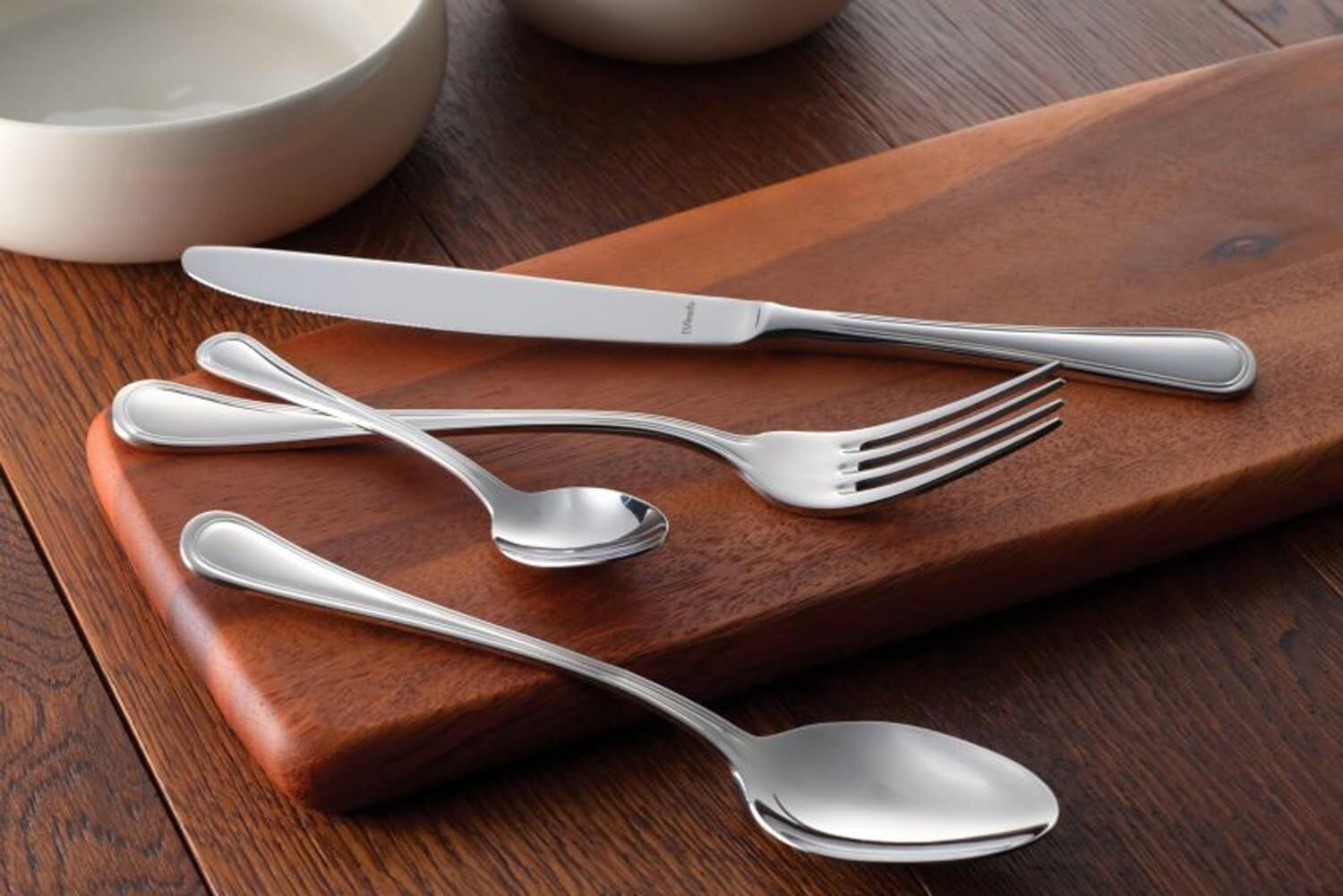 Ménagère 24 couverts de table Haydn Amefa tout inox