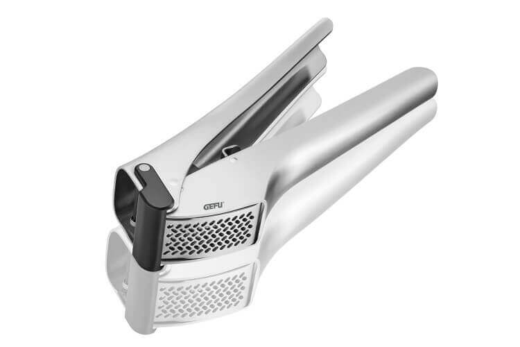 Presse à ail Gefu Garlico acier inox + racloir