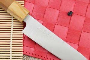 Couteau universel japonais artisanal Makoto Kurosaki Sakura acier SG2 13.5cm