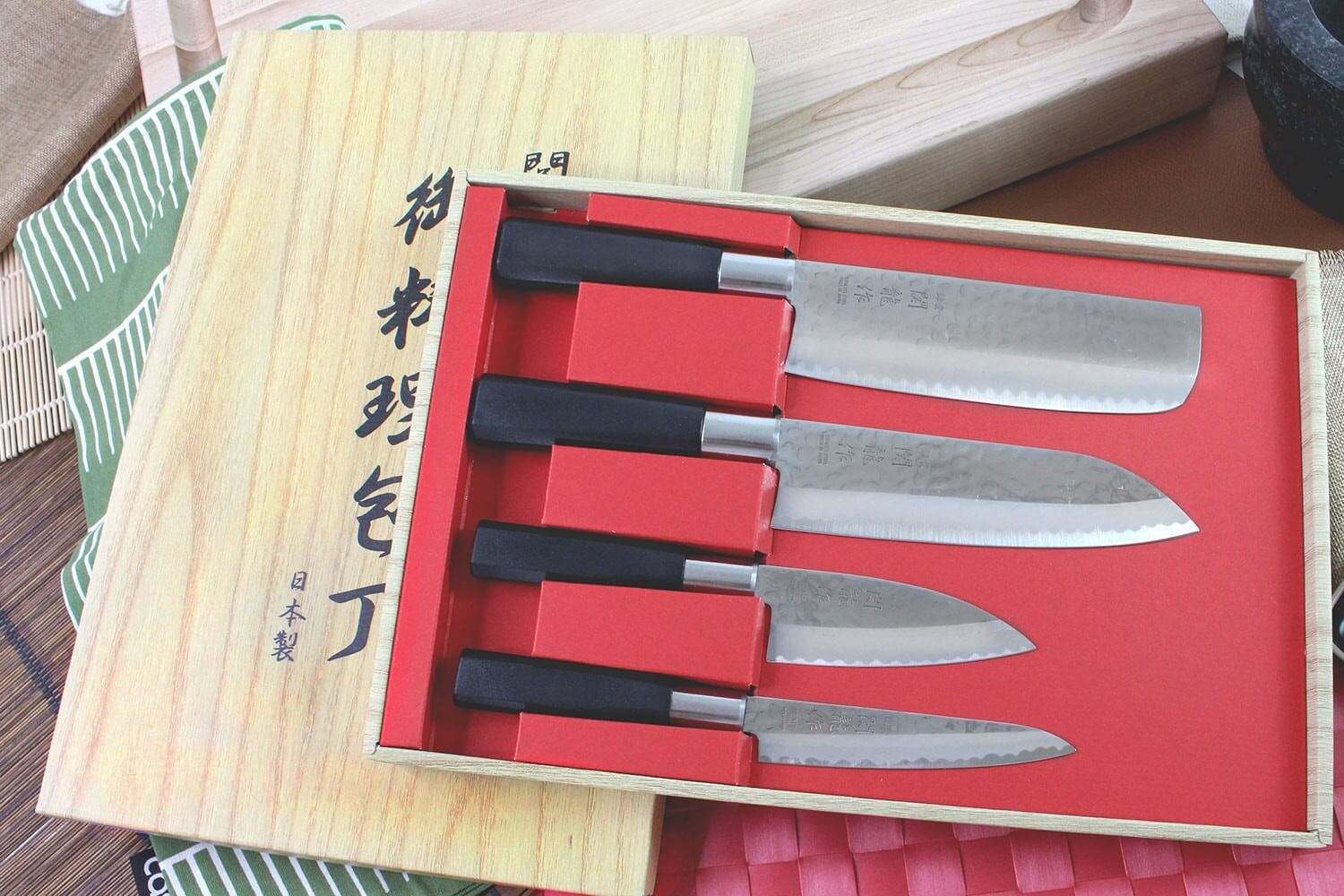 4 couteaux japonais Nagekomi martelés - Coffret cadeau