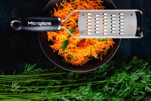 Râpe Microplane Gourmet spéciale carottes manche noir