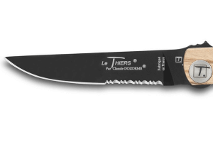 Couteau pliant lame noire dentée Le Thiers Liner Lock Claude Dozorme olivier 12,5cm
