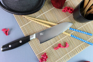Couteau santoku japonais Yaxell MON Damas 3 couches 12,5cm