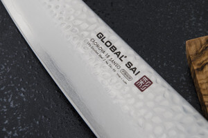 Couteau de chef japonais Global Sai 06 lame martelée 25cm