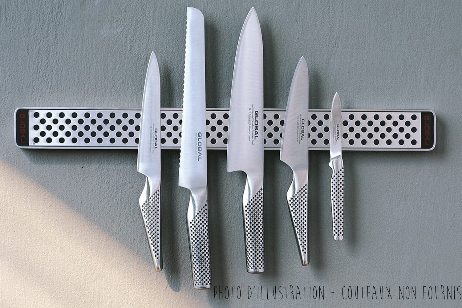 Barre a couteau magnétique inox 32 cm x 3,5 cm x 1,5 cm, peut contenir  jusqu'à 6 grands couteaux