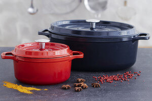 Cocotte ovale Invicta en fonte émaillée noire 35cm