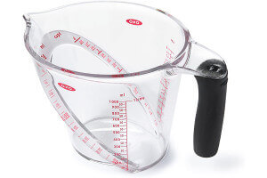 Pichet mesureur OXO avec bec verseur tritan