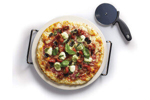 Set pierre à pizza Kichencraft World of Flavours avec roulette à pizza - 32cm