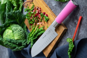 Couteau santoku Dick Pink Spirit lame alvéolée 18cm manche rose