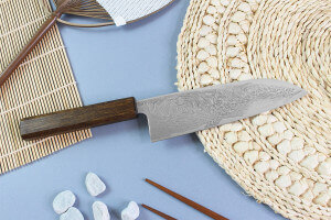 Couteau santoku japonais artisanal Wusaki Unagi AUS10 damas 16,5cm manche chêne