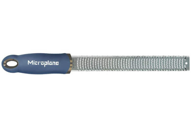 Râpe-zesteur Microplane Premium Classic Bleu Denim - 20,3cm