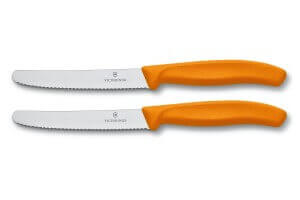 2 couteaux de table Victorinox oranges lames crantées 11cm bout rond