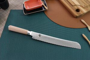 Couteau à pain japonais Kai Shun Classic White damas 33 couches 23cm