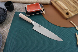 Couteau de chef japonais Kai Shun Classic White damas 33 couches 20cm