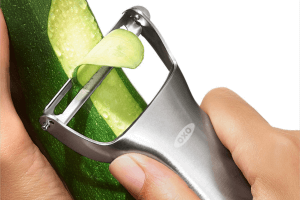 Éplucheur à légumes OXO Steel rasoir Y en acier inoxydable