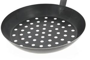 Poêle à marrons perforée De Buyer 5490.28  28cm en tôle d'acier bleuie pour cuisson sur braise
