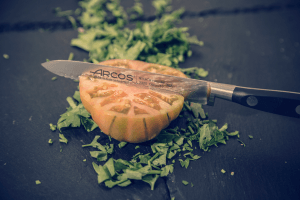 Couteau à tomates Arcos Riviera forgé lame dentelée 13cm