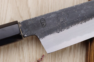 Couteau santoku kiritsuke 18cm japonais artisanal Sakai Kikumori Kikuzuki Kuro