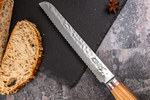 Couteau à pain Wusaki Damas 10Cr 20cm manche en olivier