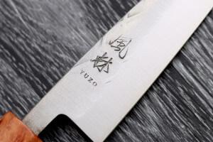 Couteau universel 13,5cm japonais artisanal Yuzo SLD olivier et cognassier