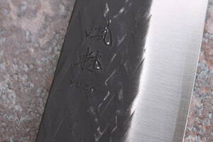 Couteau de chef 24cm japonais artisanal Yuzo Black SLD ébène et olivier