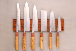 Barre aimantée artisanale Essences Creations 42cm en bois d'ovangkol ondé - 6 places - N°2
