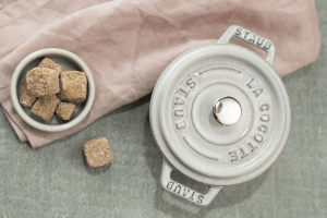 Mini cocotte Staub ronde en fonte émaillée truffe blanche 10cm
