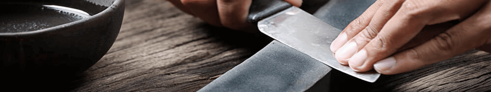 Outil à aiguiser les couteaux croches - papier de verre et cuir
