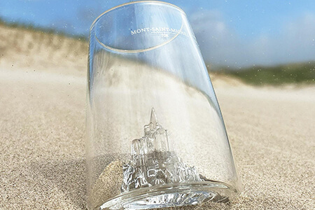 Verre Alaskan Maker Iconic Monuments dans le sable